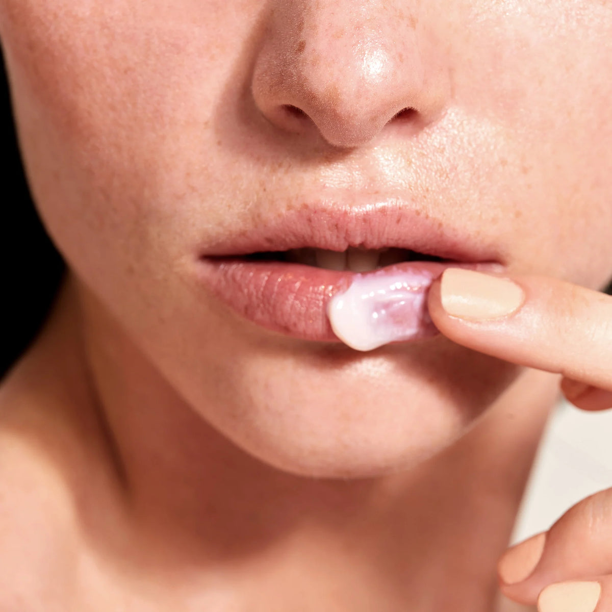 BDR-LipCare_2022_Model_Chloe-1_2000x2000_de7b35f5-945a-4046-8239-4813996a464b